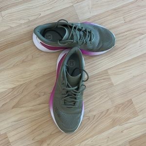 Lululemon Bliss Feel Running Shoes, size 7.5